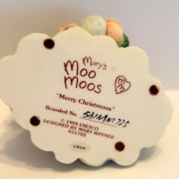Vintage 1994 Mary’s Moo Moo’s Cow Figurine “Merry Christmoos“ - Picture 4 of 4